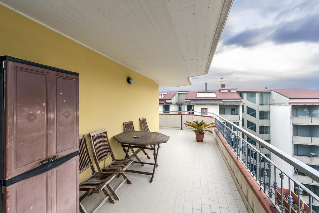 Palazzo Giallo Alba Adriatica Buitenkant foto